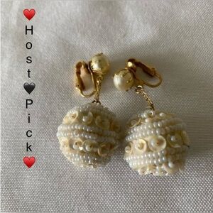 ♥️🖤Host Pick🖤♥️  Faux Pearl and Sequin Clip on Vintage Earrings. Just Darling!!